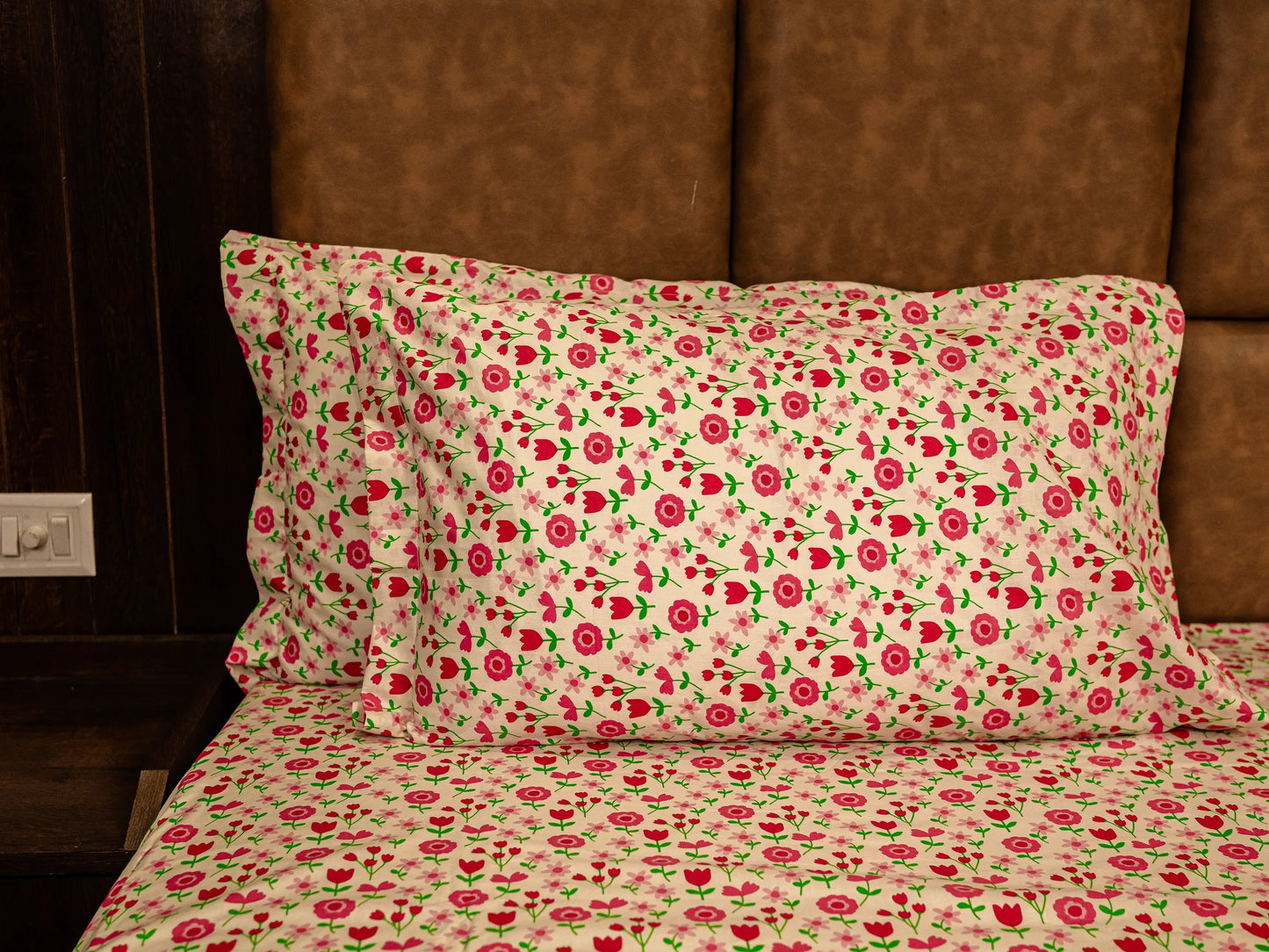 Verve off-white & pink luxury abstract bedding in premium cotton with 500 TC.