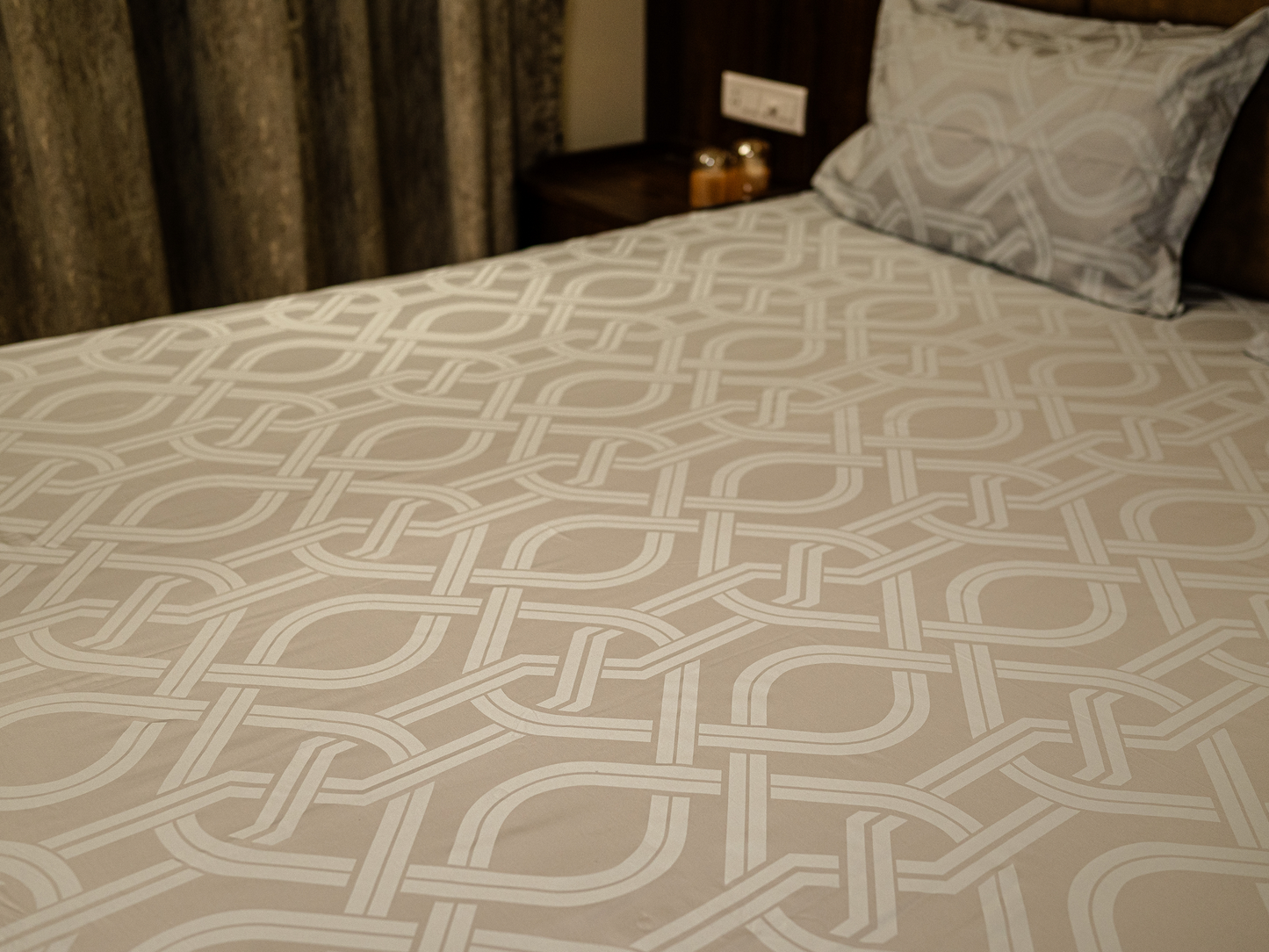 Chaste beige minimalist luxury bedding in organic cotton with 500 TC