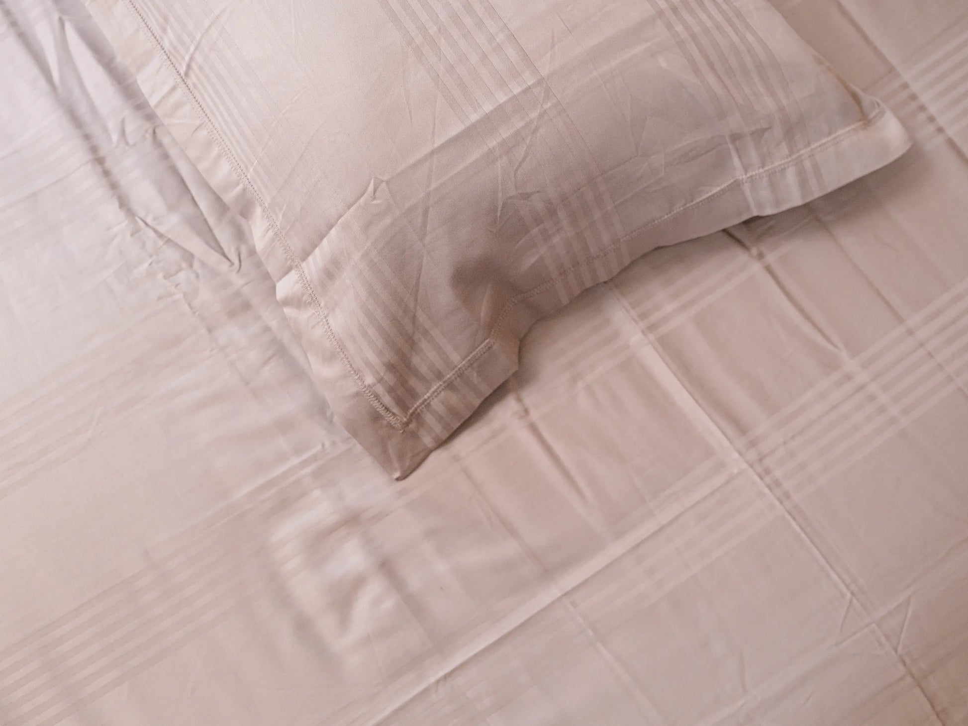 Zenith steel grey minimalist luxury bedding in organic cotton with 500 TC