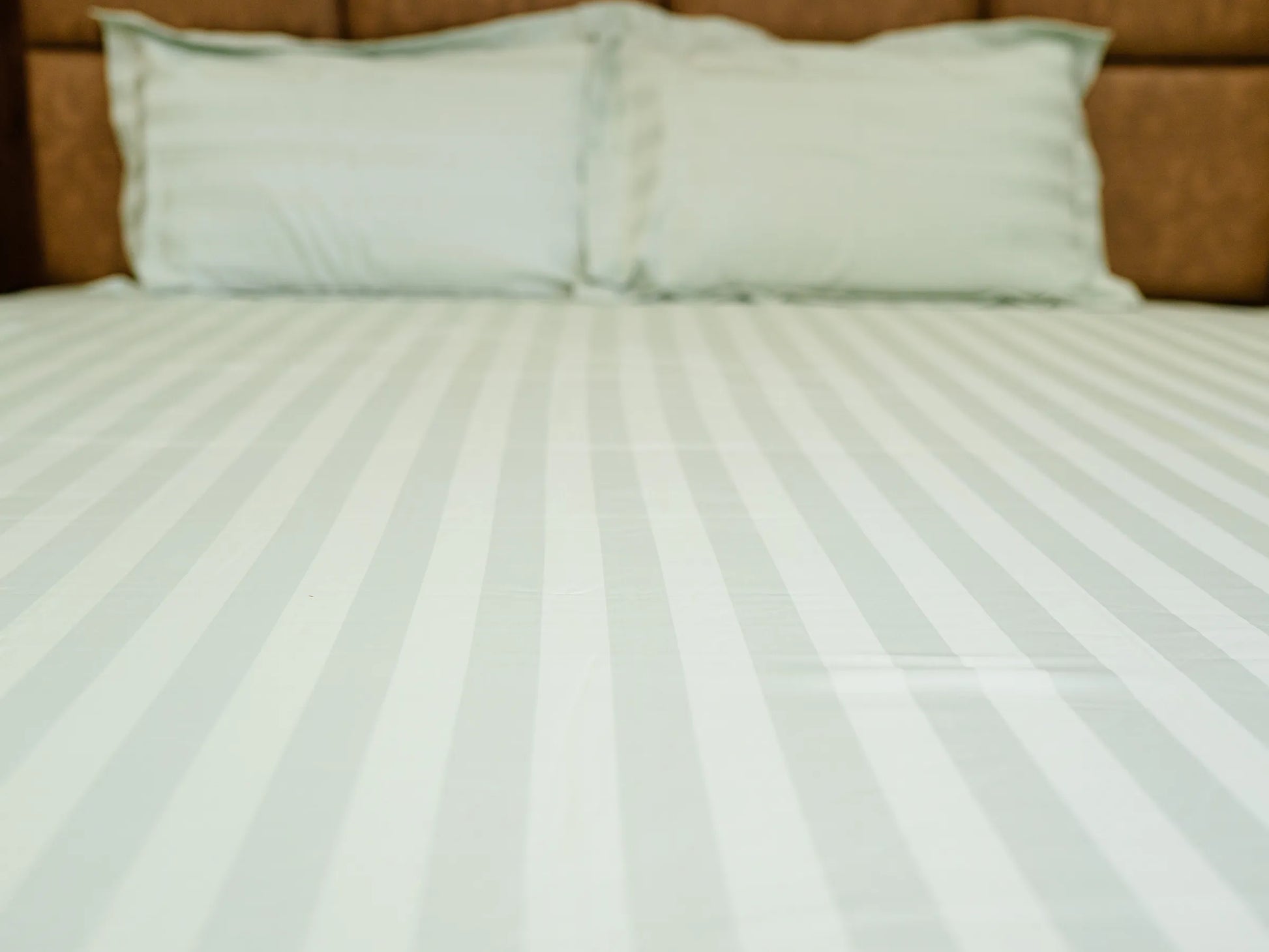 Essence refined minimalist luxury bedding in premium organic cotton with 500 TC