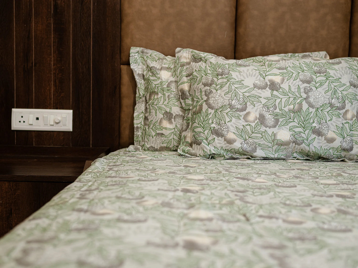 Alchemy green & pink luxury abstract bedding in premium cotton with 500 TC.