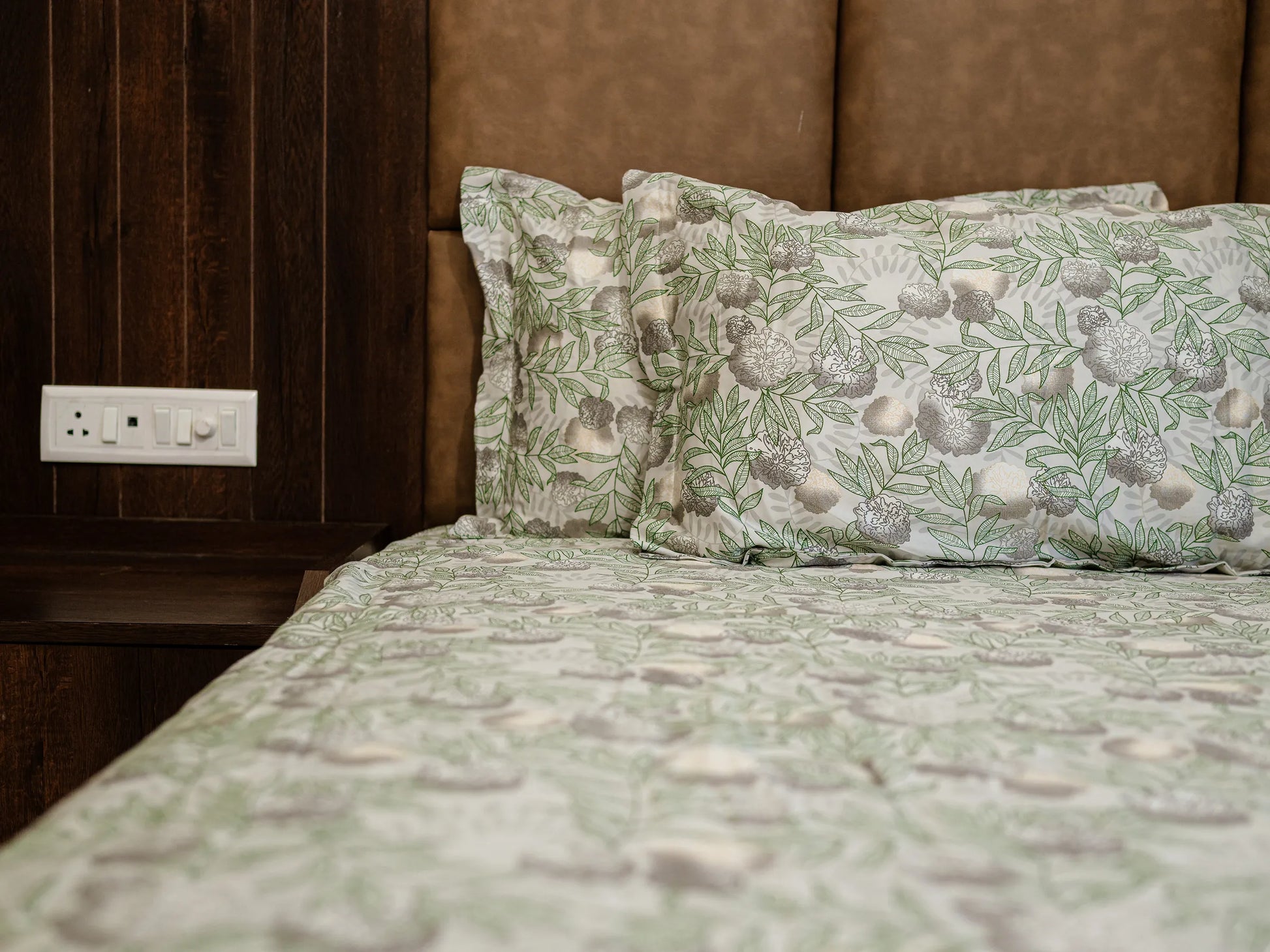 Alchemy green & pink luxury abstract bedding in premium cotton with 500 TC.