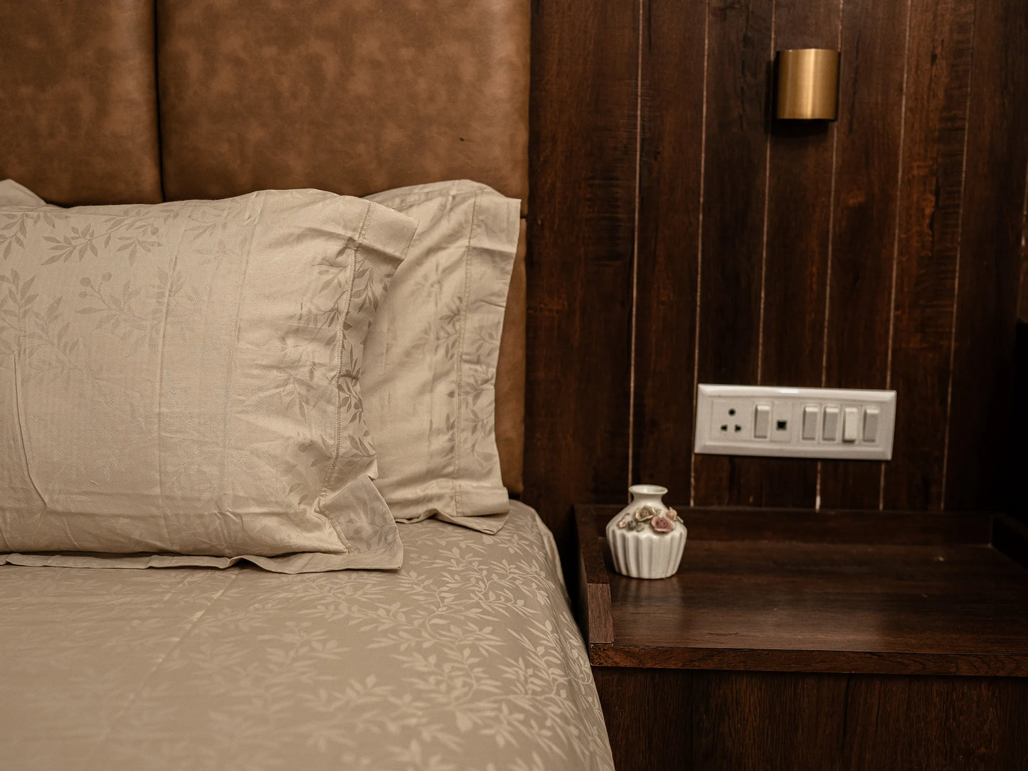Svelte grey minimalist luxury bedding in 100% organic cooling linen