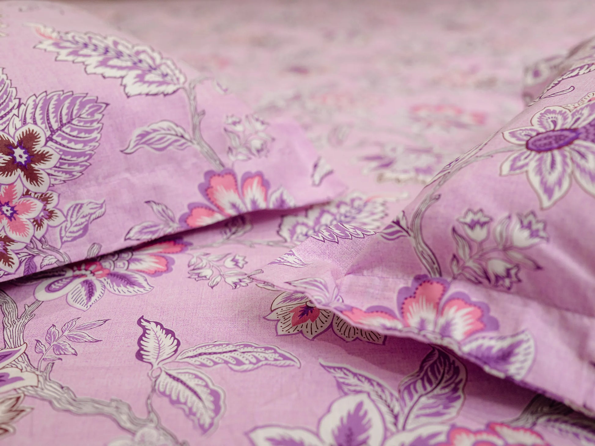 Rhythm mauve pink luxury abstract bedding in premium cotton with 500 TC.